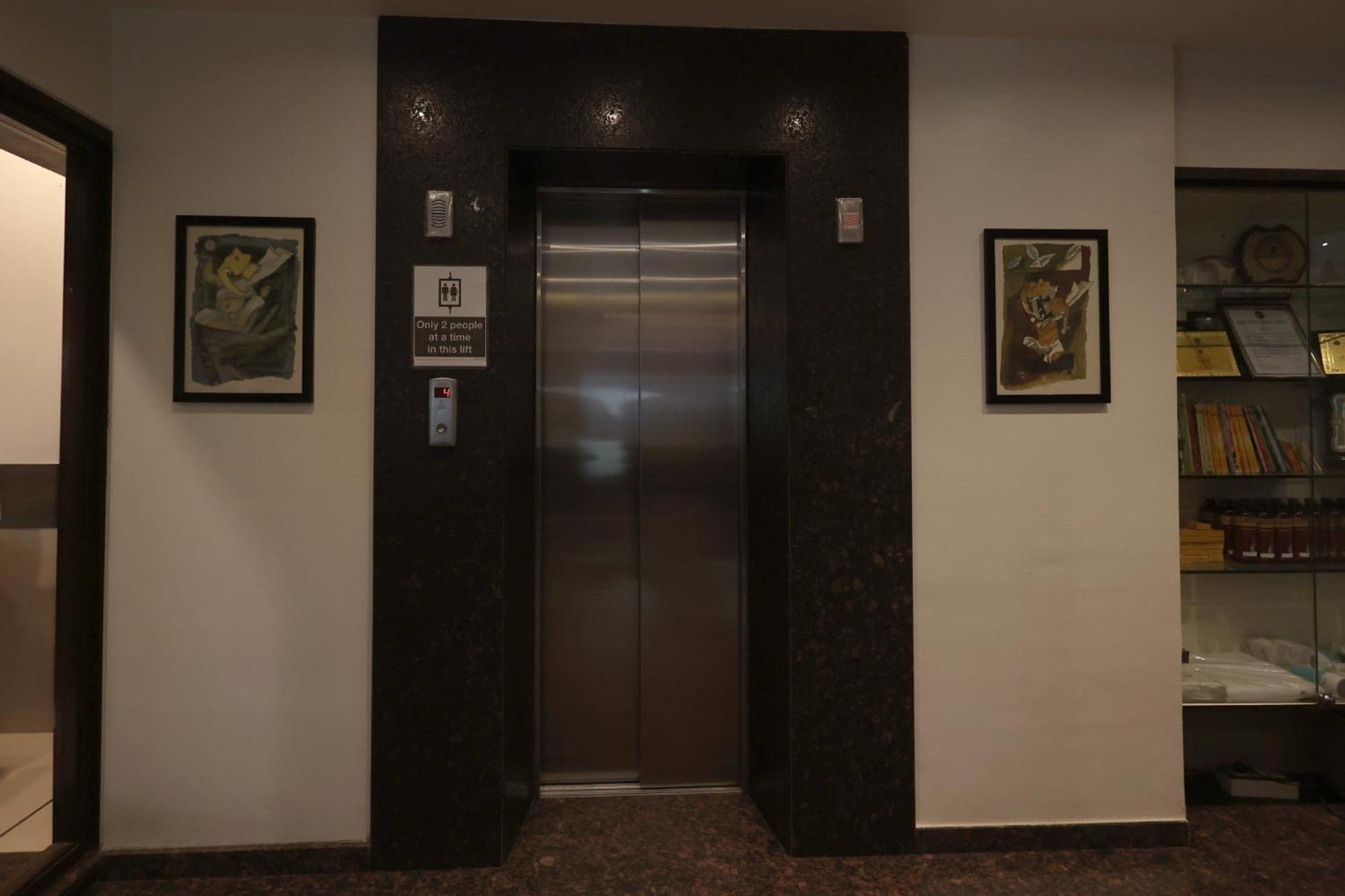 Hotel Vetro Inn Сурат Екстер'єр фото